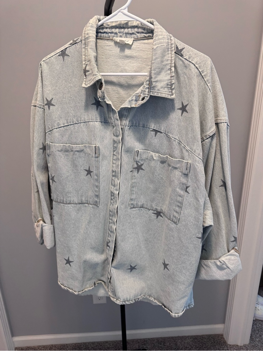 BUCKETLIST Light Wash Star-Print Denim Button-Down Shirt